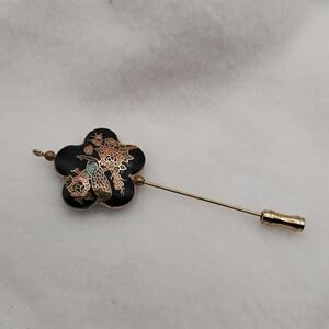 Elegant Black and Gold Floral Brooch